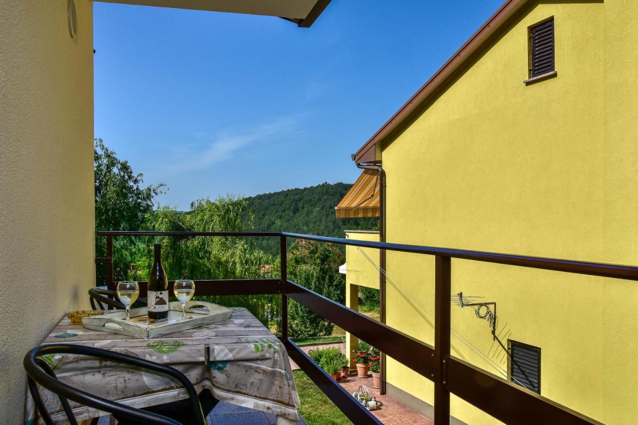 Apartman Koraca Roč Buitenkant foto