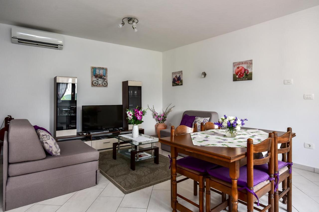 Apartman Koraca Roč Buitenkant foto