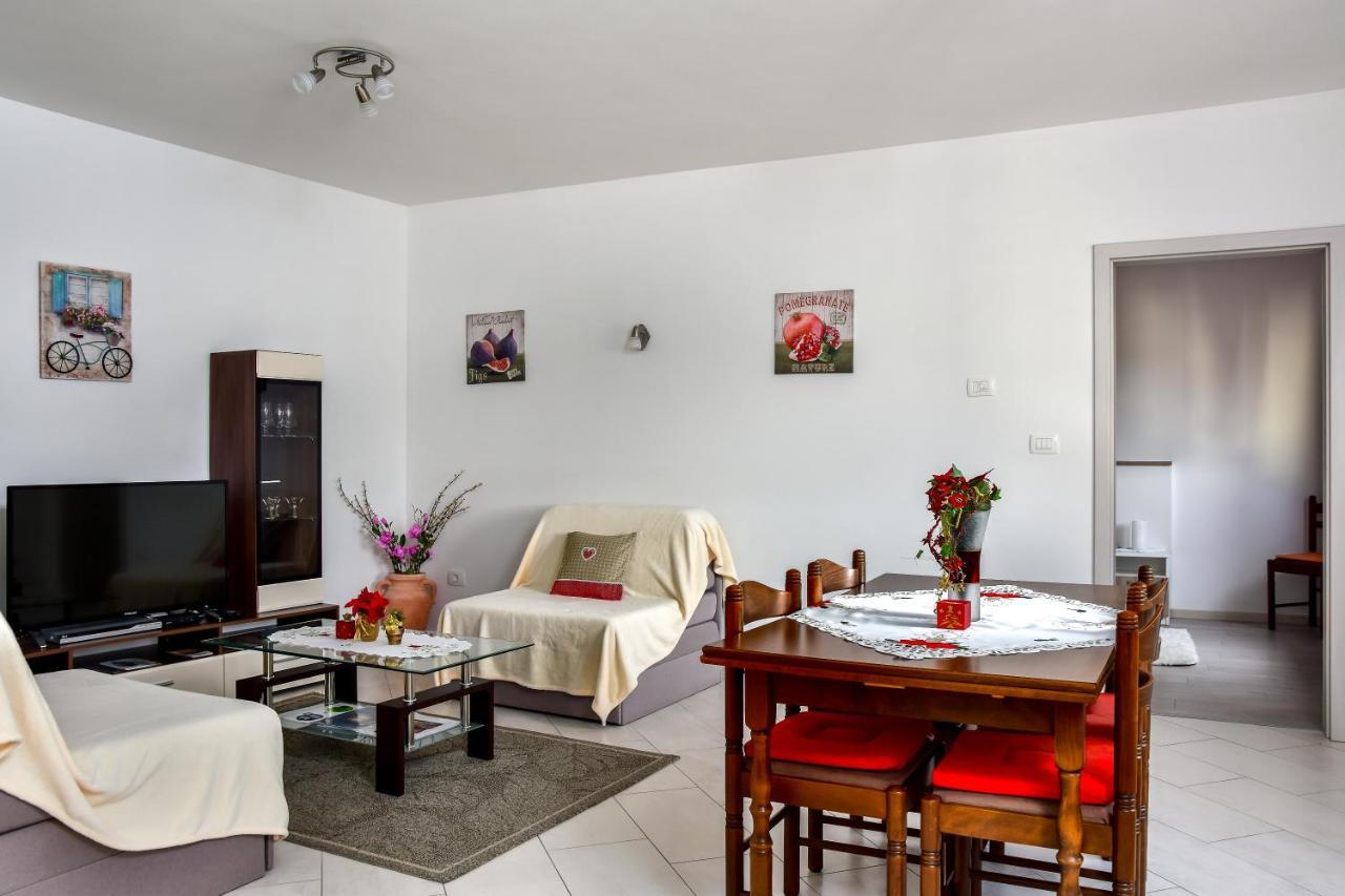Apartman Koraca Roč Buitenkant foto