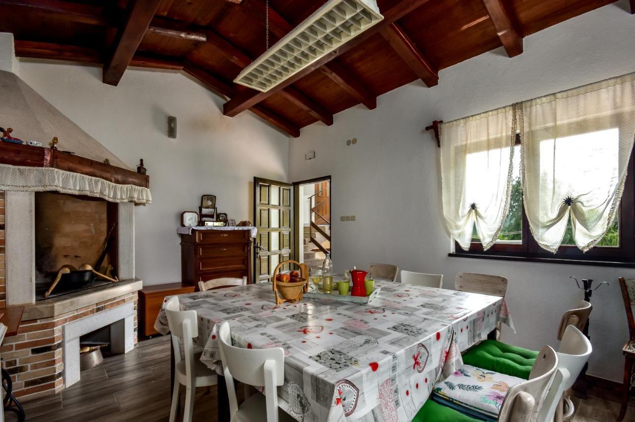 Apartman Koraca Roč Buitenkant foto