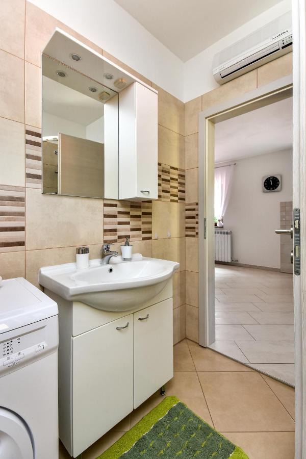 Apartman Koraca Roč Buitenkant foto