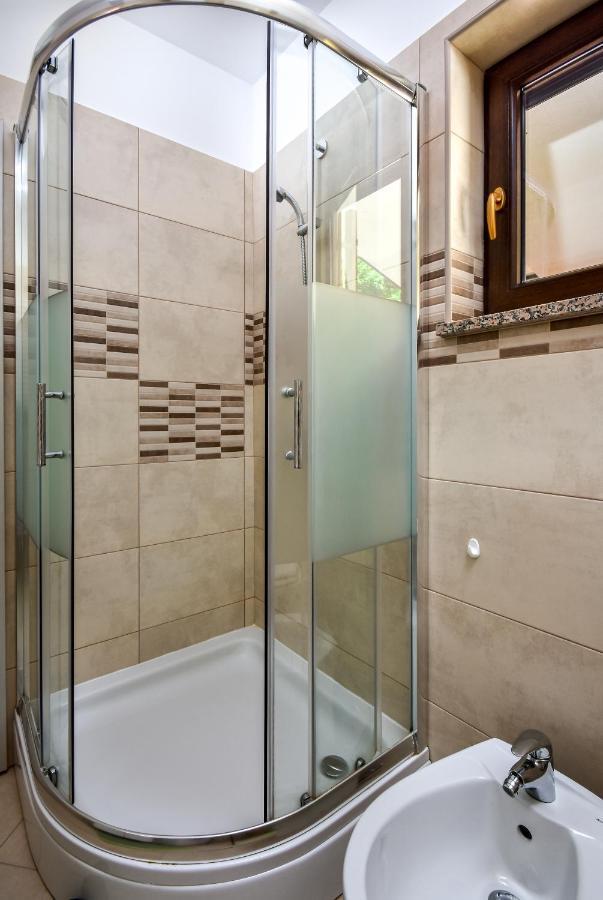 Apartman Koraca Roč Buitenkant foto