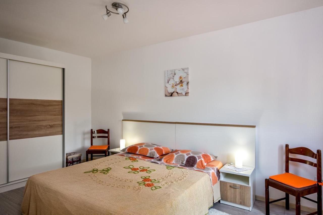Apartman Koraca Roč Buitenkant foto