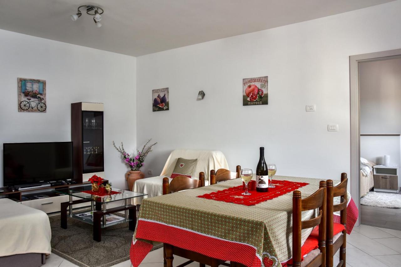 Apartman Koraca Roč Buitenkant foto