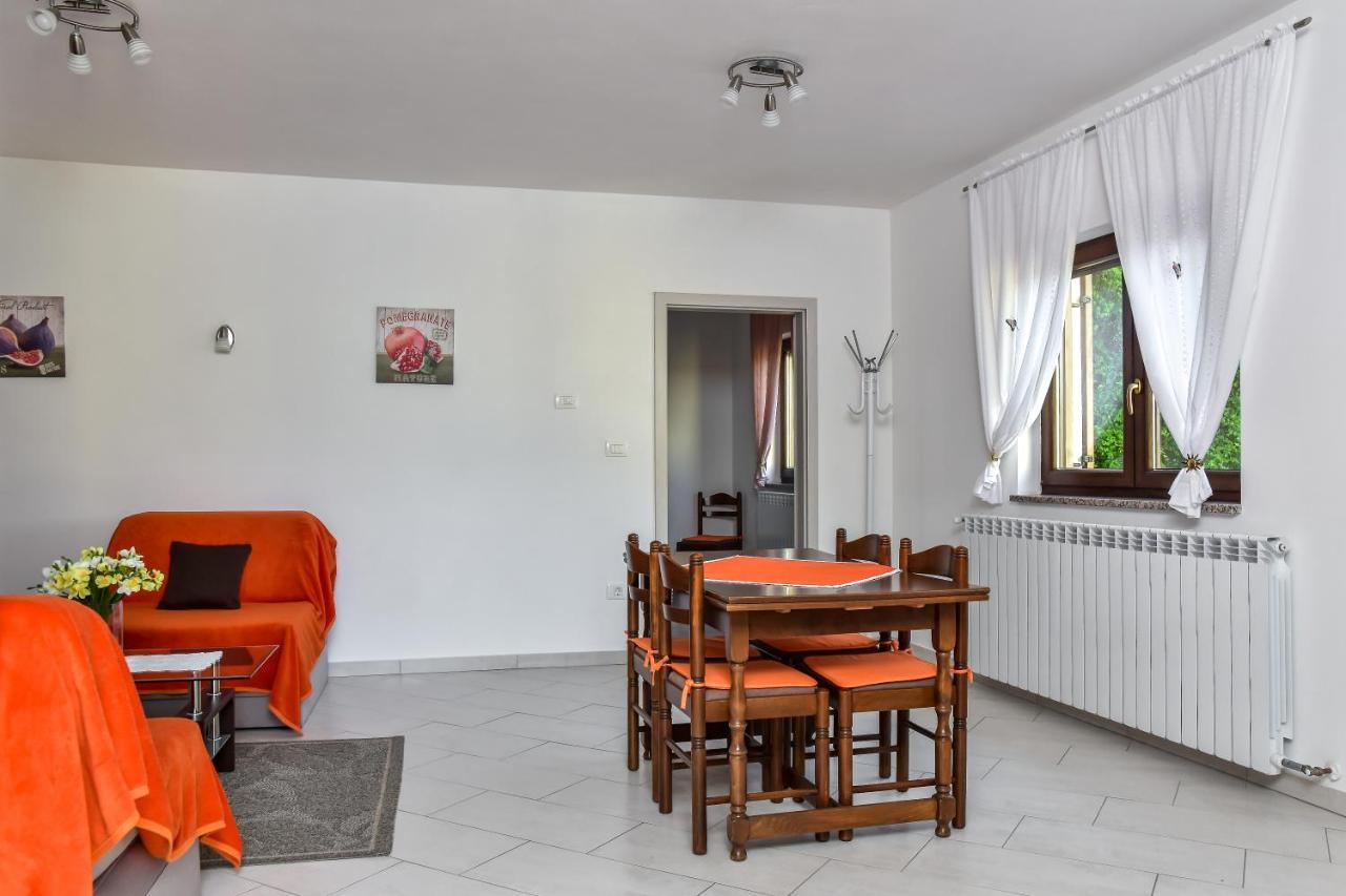Apartman Koraca Roč Buitenkant foto