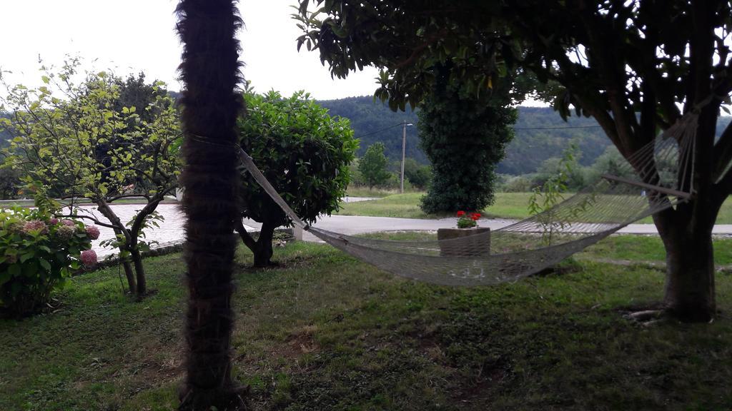 Apartman Koraca Roč Buitenkant foto