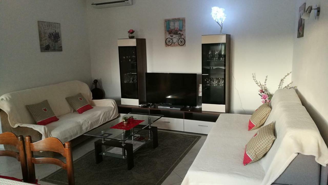 Apartman Koraca Roč Buitenkant foto